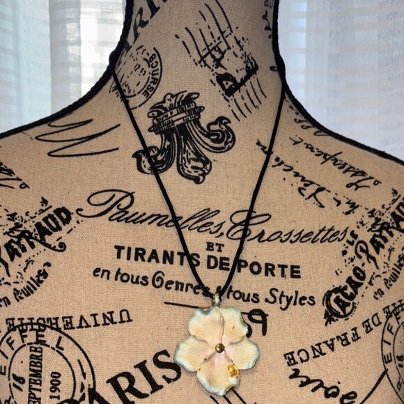 Blue Artisan Art Glass Handmade Pendant and Cream Floral Pendant Necklace Set - Picture 9 of 10